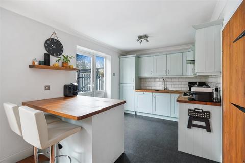undefined, Gale Crescent, Banstead