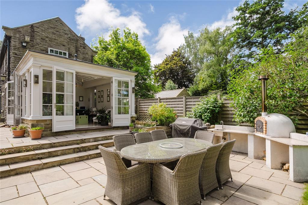 Outdoor Kitchen