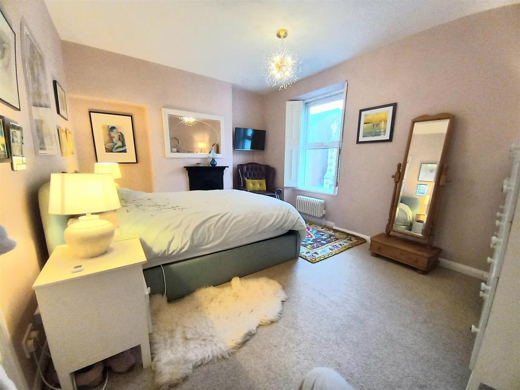 26 Cross St Bed.jpg