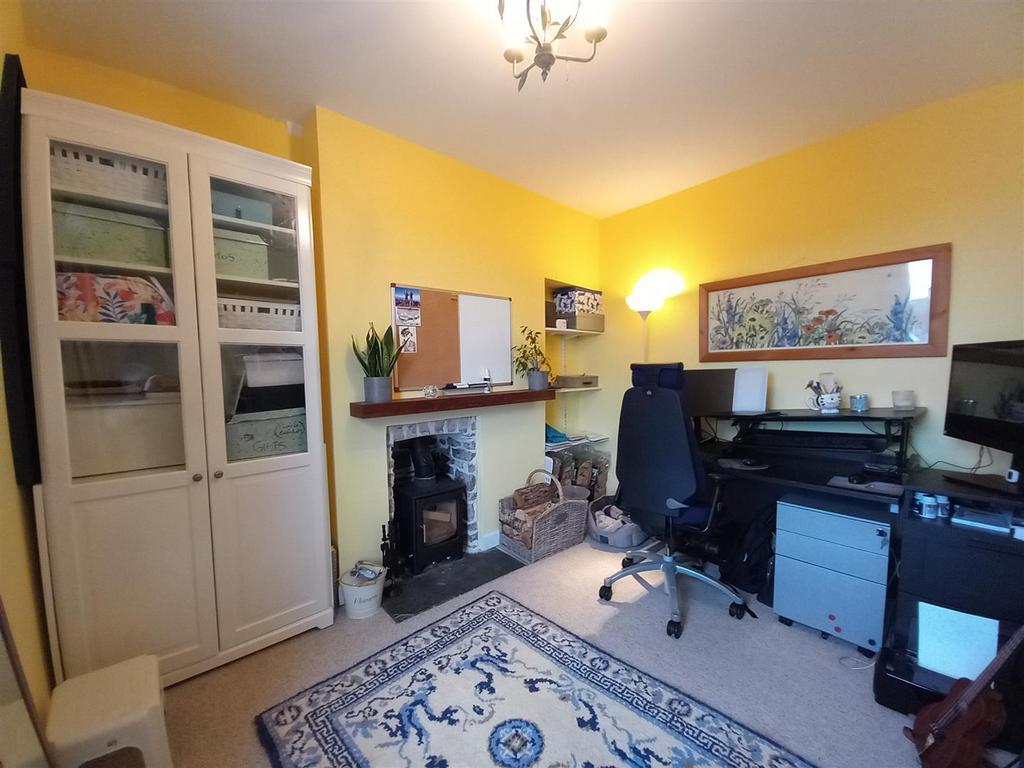 26 Cross Street Bed 2.jpg