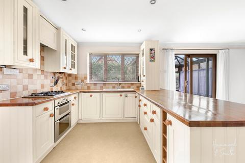 3 bedroom detached house for sale, St. Albans Road, Epping CM16