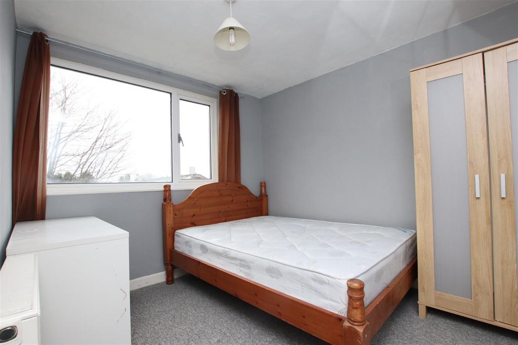 Bedroom two (2).JPG