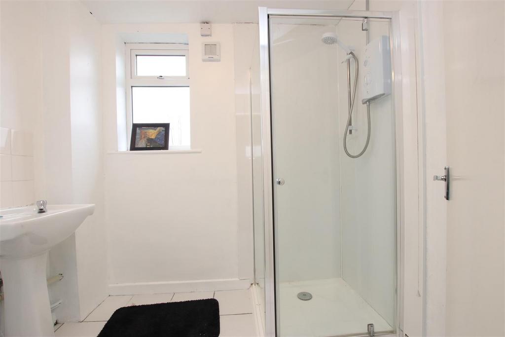 Shower room (2).JPG