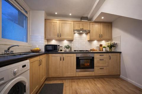 3 bedroom flat to rent, Cambridge Heath Road, London