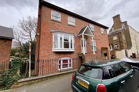 5 bedroom detached house to rent, Brickfields, Harrow