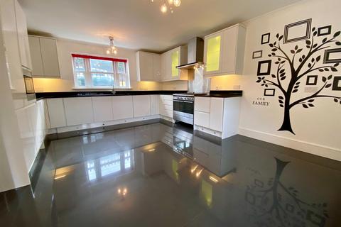 5 bedroom detached house to rent, Brickfields, Harrow