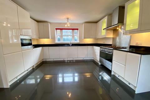 5 bedroom detached house to rent, Brickfields, Harrow