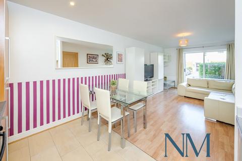 2 bedroom flat for sale, Trafalgar Gardens, Crawley RH10