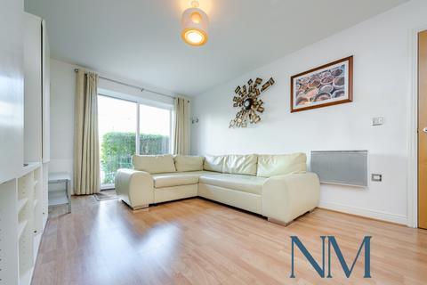 2 bedroom flat for sale, Trafalgar Gardens, Crawley RH10