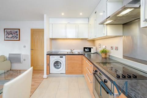 2 bedroom flat for sale, Trafalgar Gardens, Crawley RH10