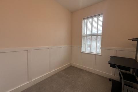 2 bedroom maisonette to rent, Chesterfield Road, Ashford TW15