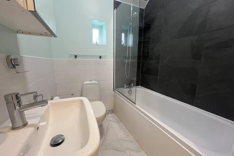 2 bedroom maisonette to rent, Chesterfield Road, Ashford TW15