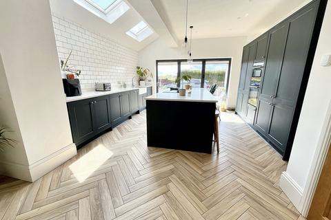 3 bedroom terraced house for sale, Ringley Road West, Radcliffe, M26