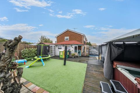 3 bedroom semi-detached house for sale, Boyne Drive, Chelmsford, Essex