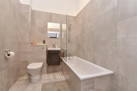 1 bedroom apartment for sale, Challenge Court, Leatherhead, Surrey