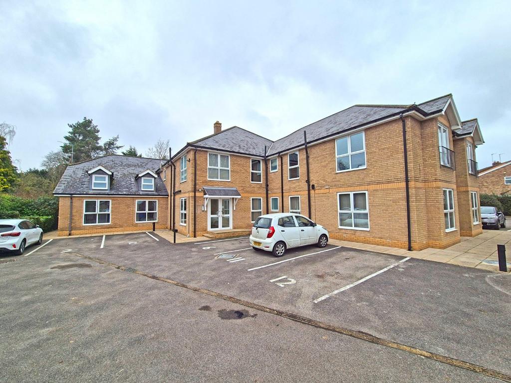 One bedroom ground floor apartment - For sale by