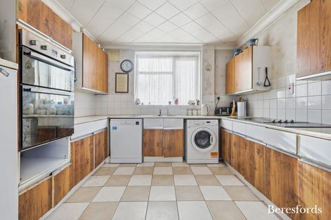 3 bedroom semi-detached house for sale, Faringdon Avenue, Romford, RM3