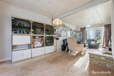 3 bedroom semi-detached house for sale, Faringdon Avenue, Romford, RM3