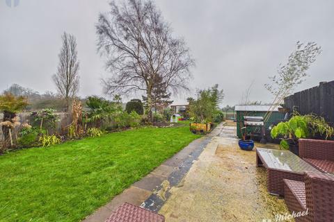 3 bedroom semi-detached house for sale, Chiltern Avenue, Stone