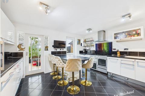 3 bedroom semi-detached house for sale, Chiltern Avenue, Stone