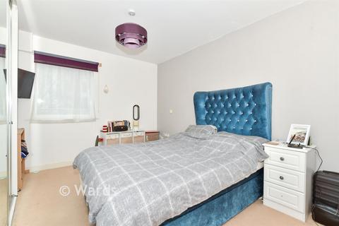 2 bedroom flat for sale, Kingfisher Meadow, Maidstone, Kent