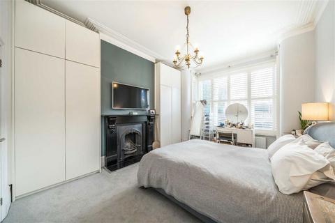 2 bedroom flat for sale, Broomwood Road, London SW11