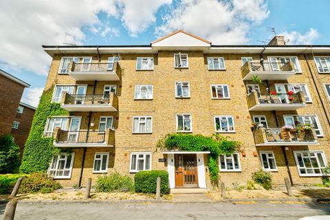 3 bedroom flat for sale, The Herons, Wanstead