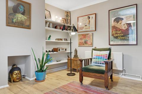 3 bedroom flat for sale, The Herons, Wanstead
