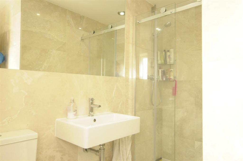 Ensuite.JPG