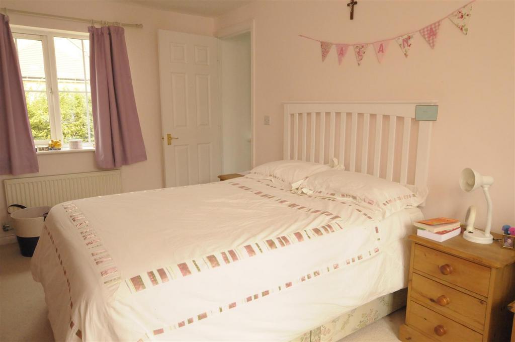 Bedroom 2 (2).JPG