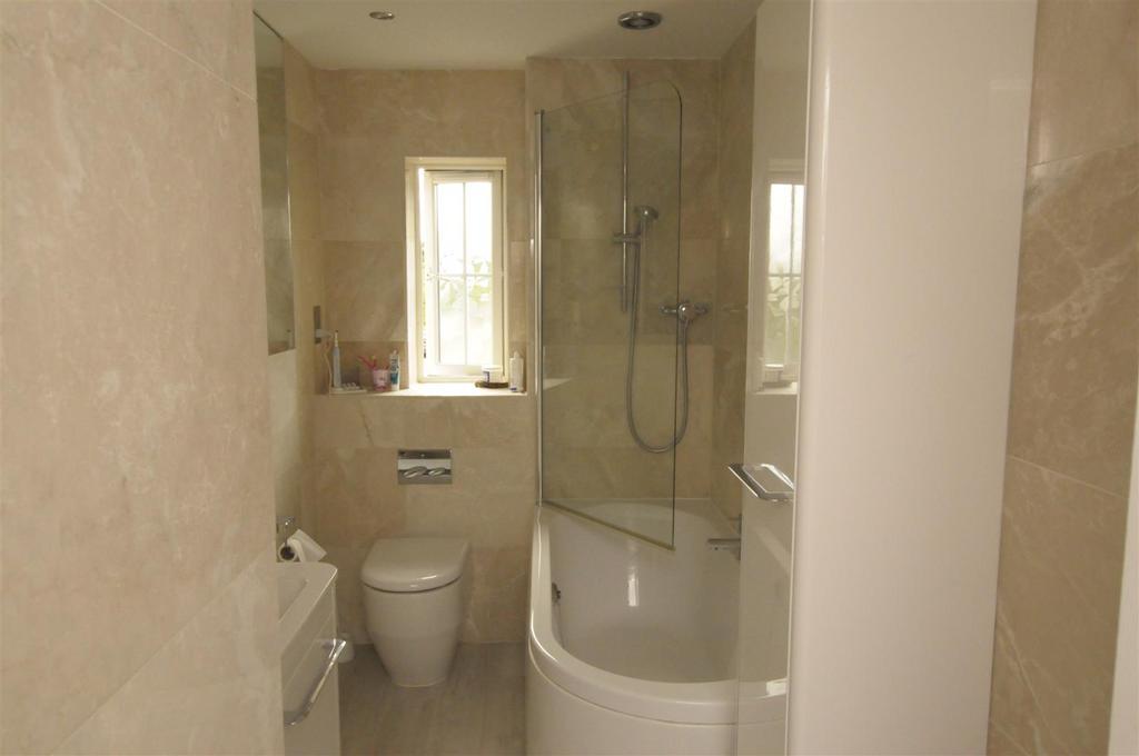 Bathroom (2).JPG