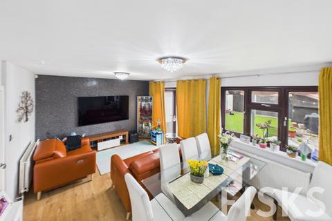 3 bedroom semi-detached house for sale, Brindles, Canvey Island, SS8