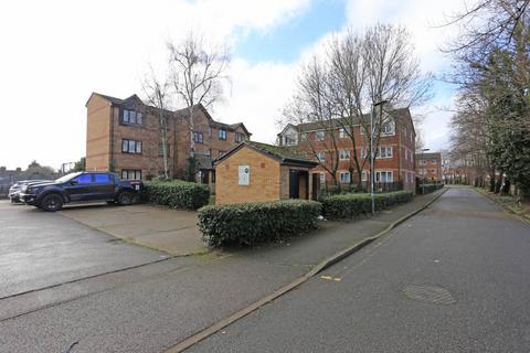 2 bedroom flat to rent, Greenslade Road, Barking