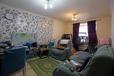 2 bedroom flat to rent, Greenslade Road, Barking