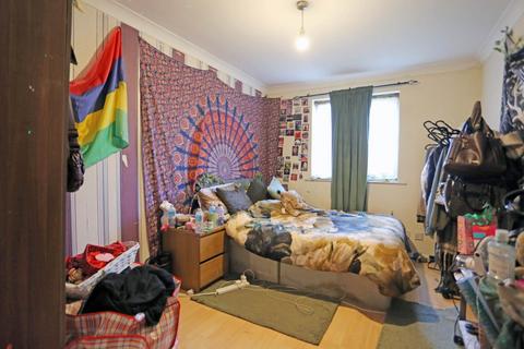 2 bedroom flat to rent, Greenslade Road, Barking