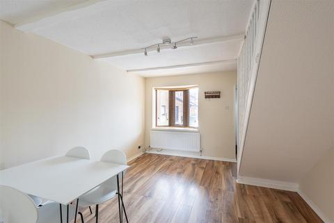 2 bedroom house to rent, Windmill Court, Spital Tongues, Newcastle upon Tyne