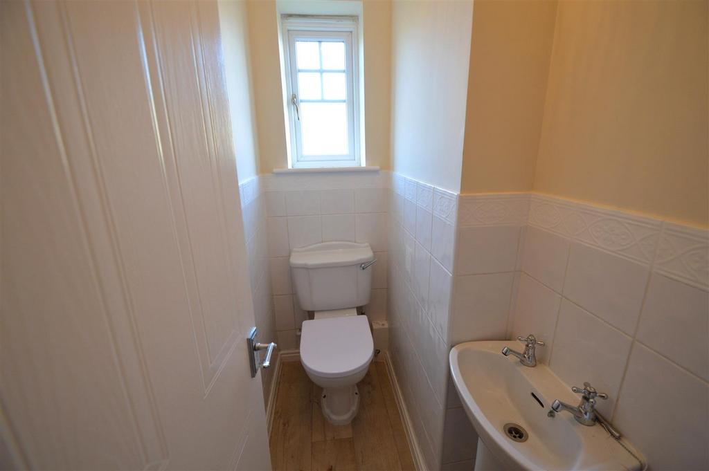 Downstairs wc.JPG
