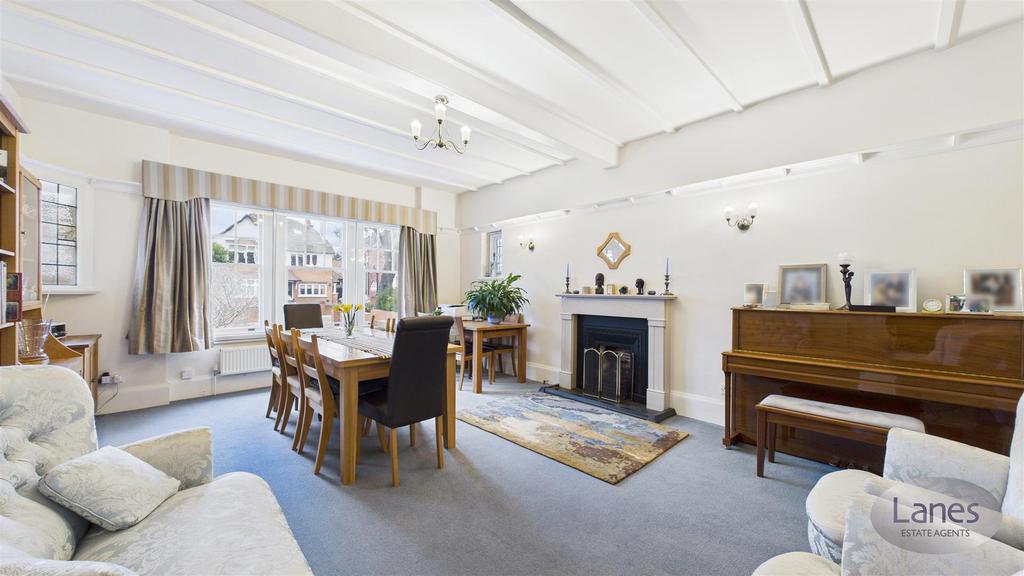 CAM04248 G0-PR0119-STILL005.jpg