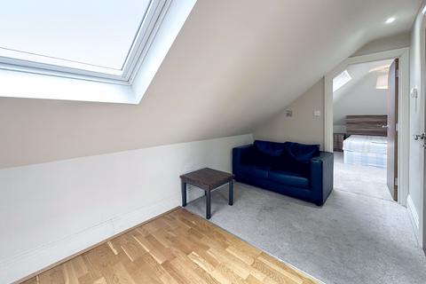 1 bedroom apartment to rent, Reet Gardens, Slough, Berkshire, SL1