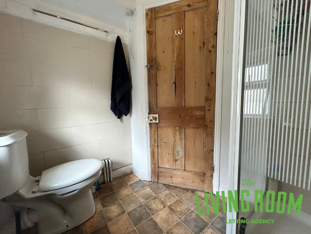 Bathroom up 1