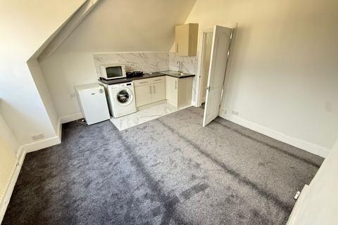 1 bedroom flat to rent, 13 West Green Road, London N15