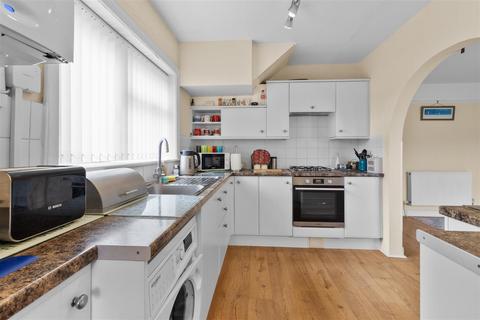 4 bedroom semi-detached house for sale, Highlands Road, Seaford