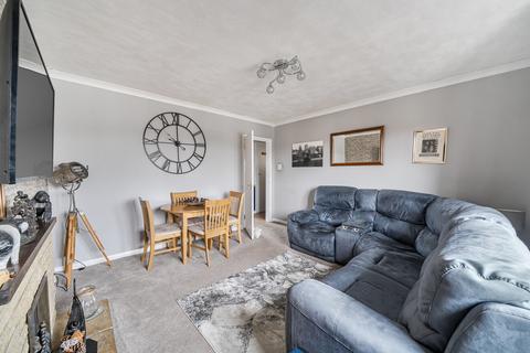 2 bedroom flat for sale, Sidney Road, Walton On Thames, KT12