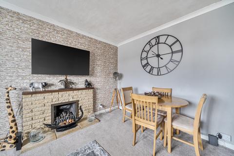 2 bedroom flat for sale, Sidney Road, Walton On Thames, KT12