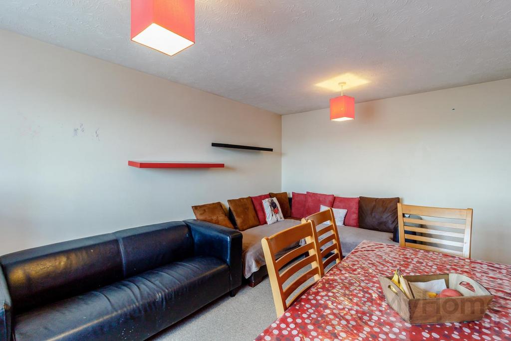 8385708-interior02-800.jpg