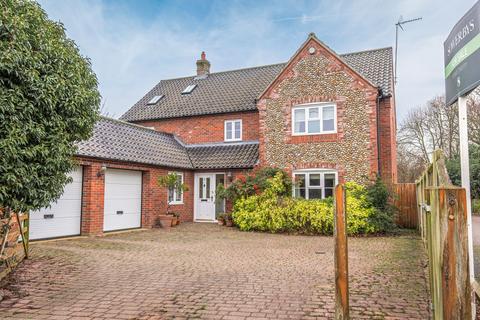 6 bedroom detached house for sale, Executive Detached Home in a Prime Holt Location