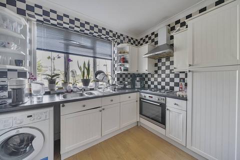2 bedroom flat to rent, Townmead Road, Sands End, London, SW6