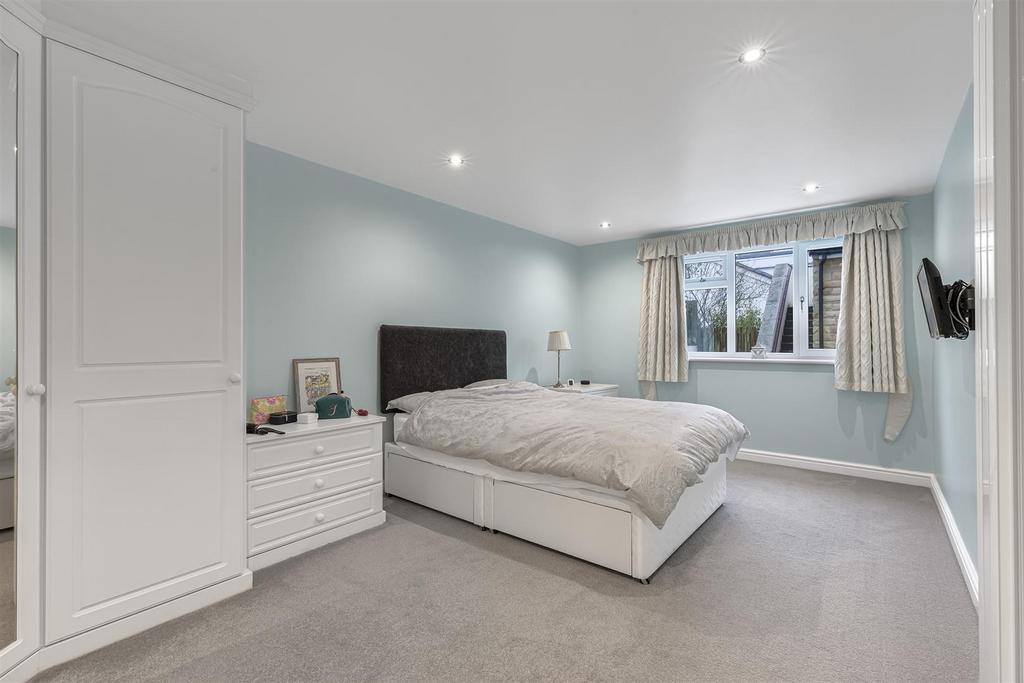 Bed 3.jpg