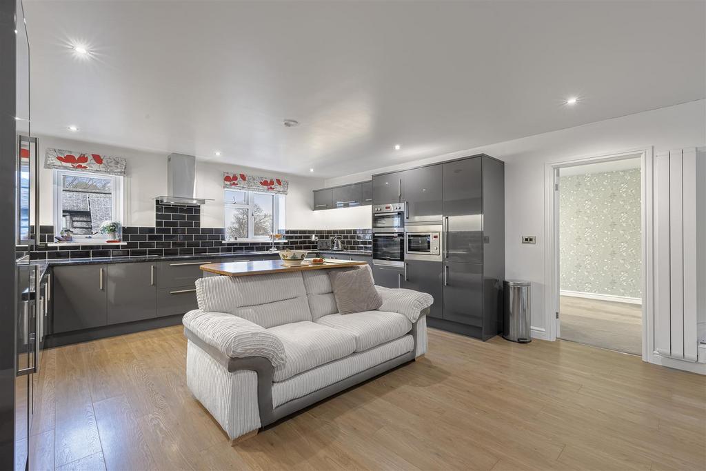 Kitchen 2.jpg