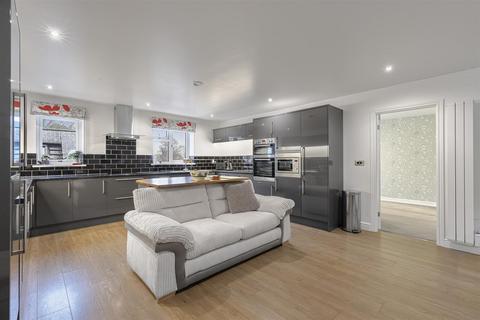 4 bedroom detached house for sale, Ben Rhydding Road, Ilkley LS29